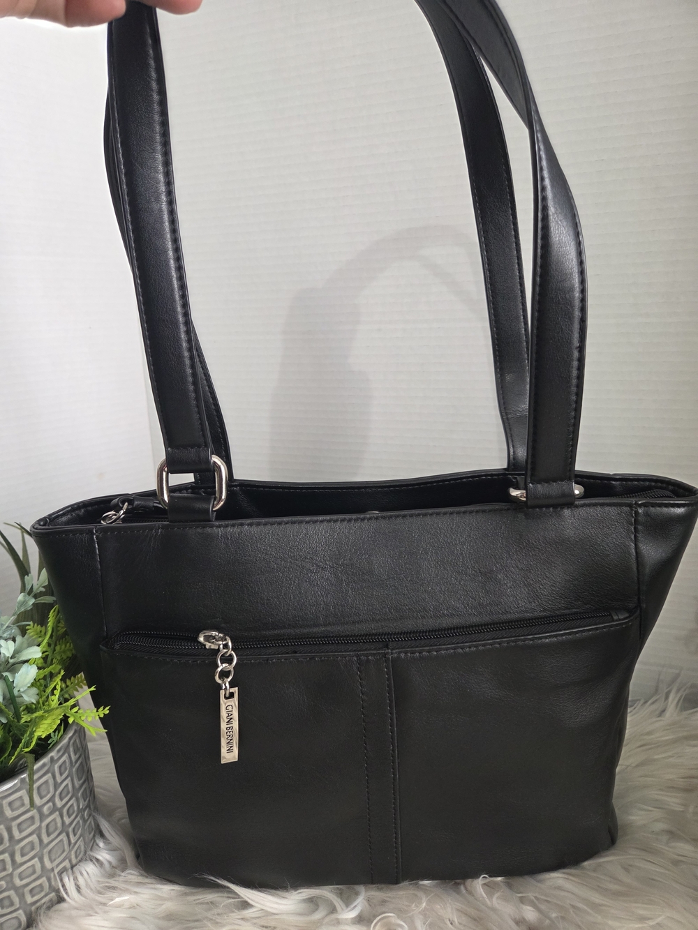 Giani Bernini Black Leather Medium Shoulder Bag. - Picture 3 of 15